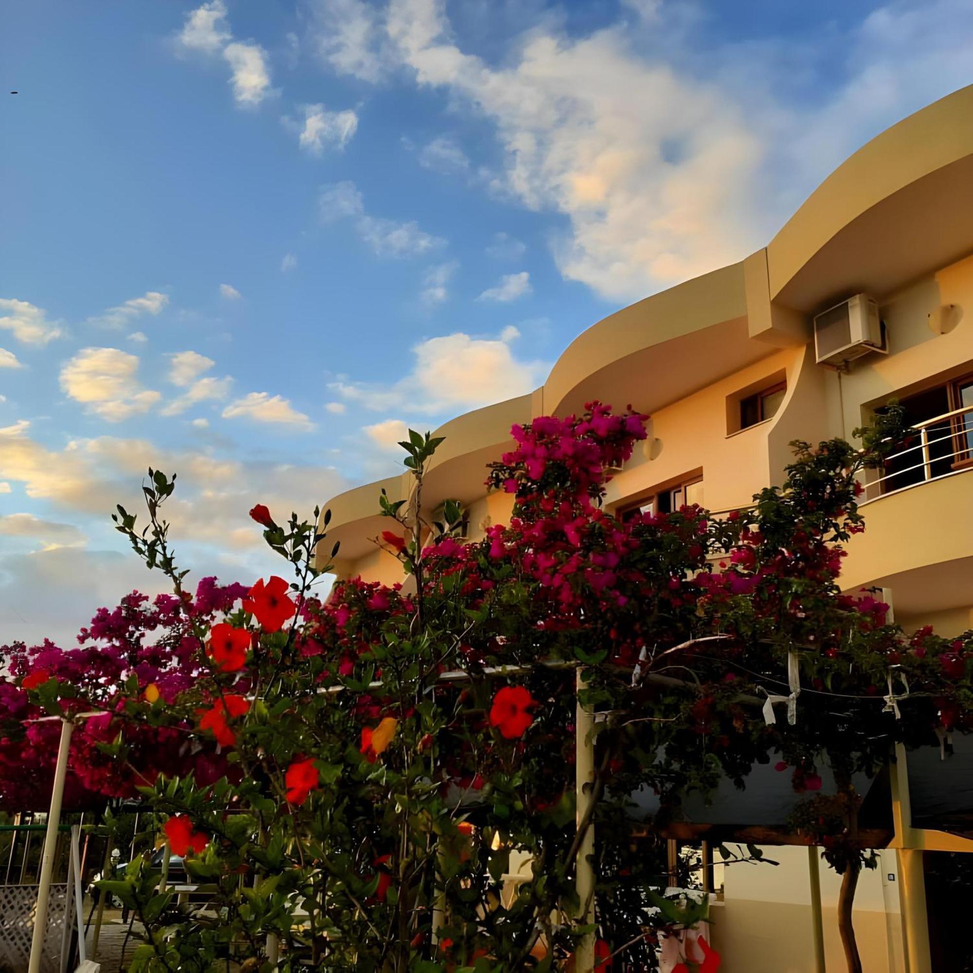 Hotel Sirena ราดฮีมือ ภายนอก รูปภาพ